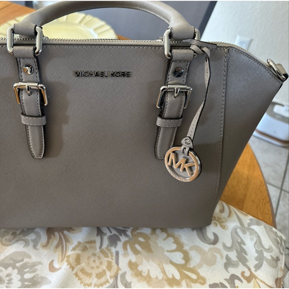 Michael korks , basically new I never used honestly , is in perfect condition - Picture 1 of 9